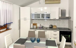 Refrigerador, horno, placa de cocina, lavavajillas