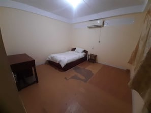 Deluxe Single Room | Blackout drapes, free WiFi