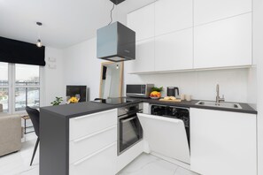 Fridge, microwave, oven, stovetop - Borsucza 59 | Cozy Apartment | Parking (Warszawa)