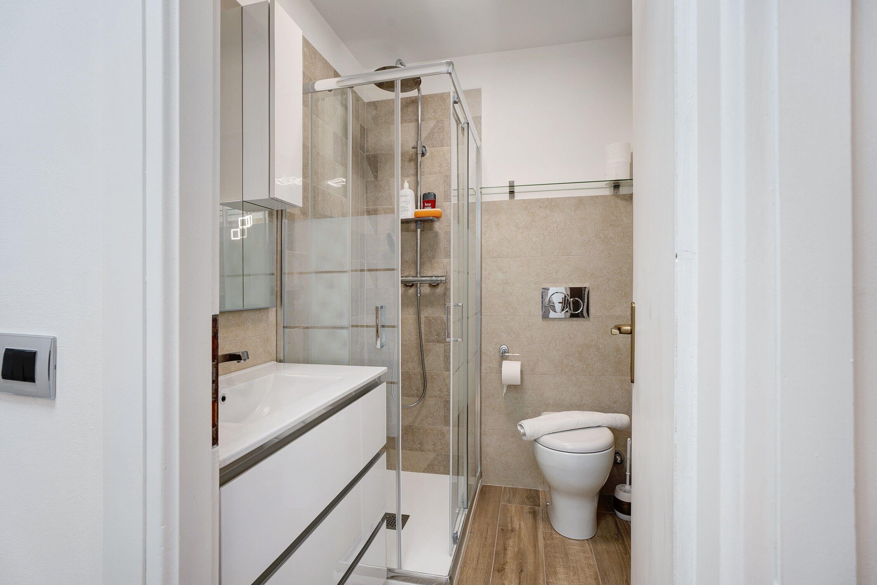 Douche, serviettes fournies