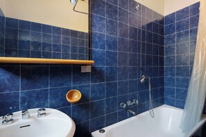 Bathtub, hair dryer, towels