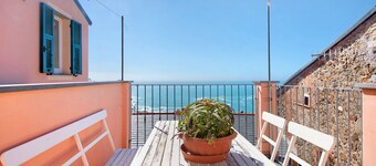 “Serra Trilocale” Apartment near the Sea with Private Terrace