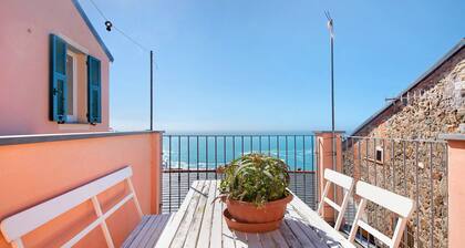 Ferienwohnung „Serra Trilocale“ nahe am Meer mit privater Terrasse