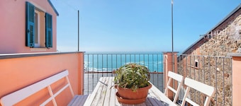 Apartment "Serra Trilocale" close to the Sea with Private Terrace