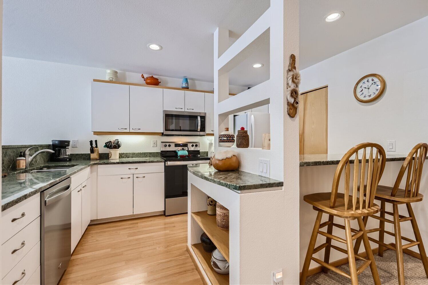 Spacious 2 Bed Condo close to Main St. with Garage and Common Hot Tub!!