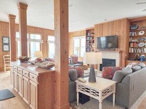 Televisión y chimenea 