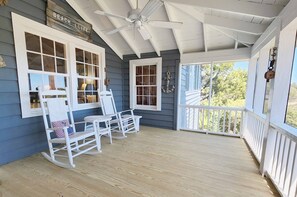 Property grounds - Haynsworth Pawleys Island Oceanfront, Screened Porch, Private Gazebo (Pawleys Island)