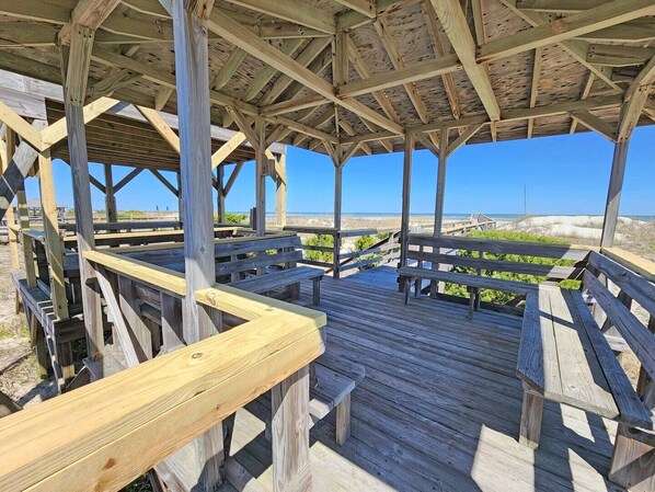 Property grounds - Haynsworth Pawleys Island Oceanfront, Screened Porch, Private Gazebo (Pawleys Island)