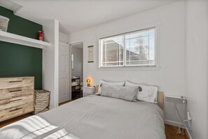 1 bedroom, desk, free WiFi, bed sheets