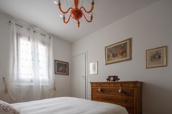 2 chambres, fer et planche à repasser, accès au Wi-Fi (inclus)