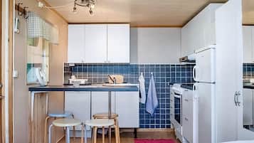 Frigorífico y placa de cocina