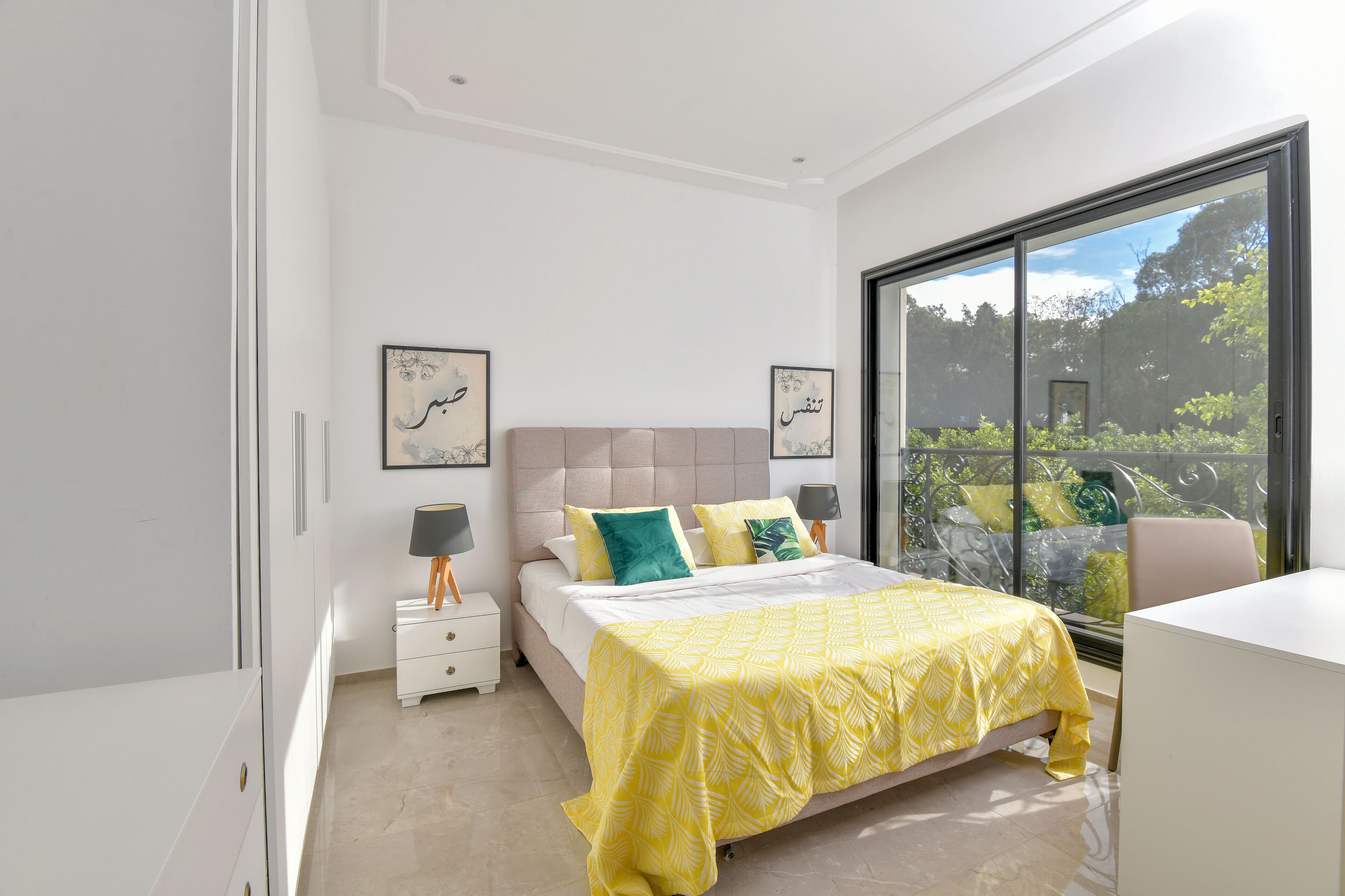 Iron/ironing board, free WiFi, bed sheets