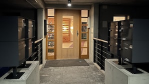 A hallway with a wooden door leading to a room, flanked by black filing cabinets. - Great Views, Great Location, modern & cozy Apartment (renovated 2022) (Grindelwald)