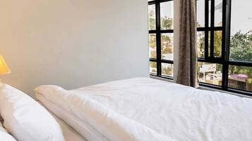 Executive Triple Room | Iron/ironing board, free WiFi
