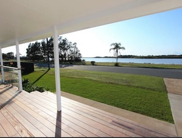 Image of Blue Lagoon Hamptons Style Holiday Home facing the Lagoon