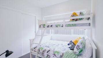 3 dormitoris, planxa i posts de planxar, wifi gratuïta i roba de llit