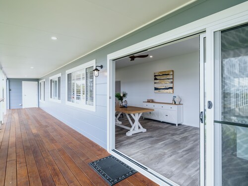 Blue Lagoon Hamptons Style Holiday Home facing the Lagoon at Harrington