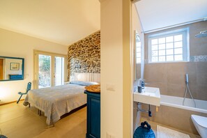 4 camere, ferro/asse da stiro, Wi-Fi gratuito, lenzuola