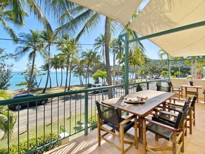 Outdoor dining - Sails on Horseshoe Apartment 4 (Horseshoe Bay)