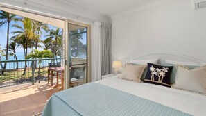 2 bedrooms, iron/ironing board, internet, bed sheets - Sails on Horseshoe Apartment 4 - Beachfront Apartment by the Bay (Horseshoe Bay)