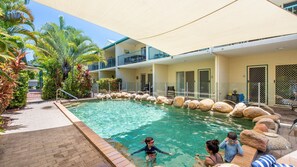 Pool - Sails on Horseshoe Apartment 5 - Beach Getaway For Couples (Horseshoe Bay)