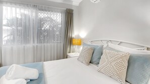 1 dormitorio, tabla de planchar con plancha, Internet y ropa de cama