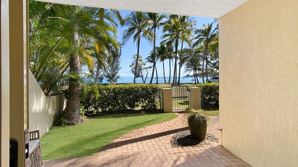 Terrace/patio - Sails on Horseshoe Apartment 6 - Couple's Beach Getaway (Horseshoe Bay)