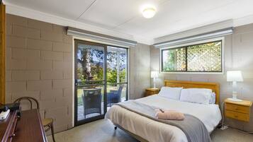 4 bedrooms, bed sheets