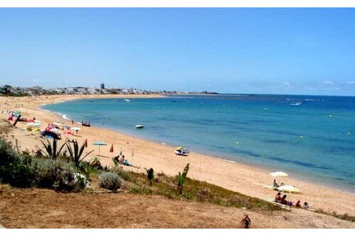 Apartment well located Dahomey city. Bahia beach