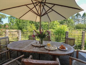 Cottage | Outdoor dining - Tirallen (Llanwrda)