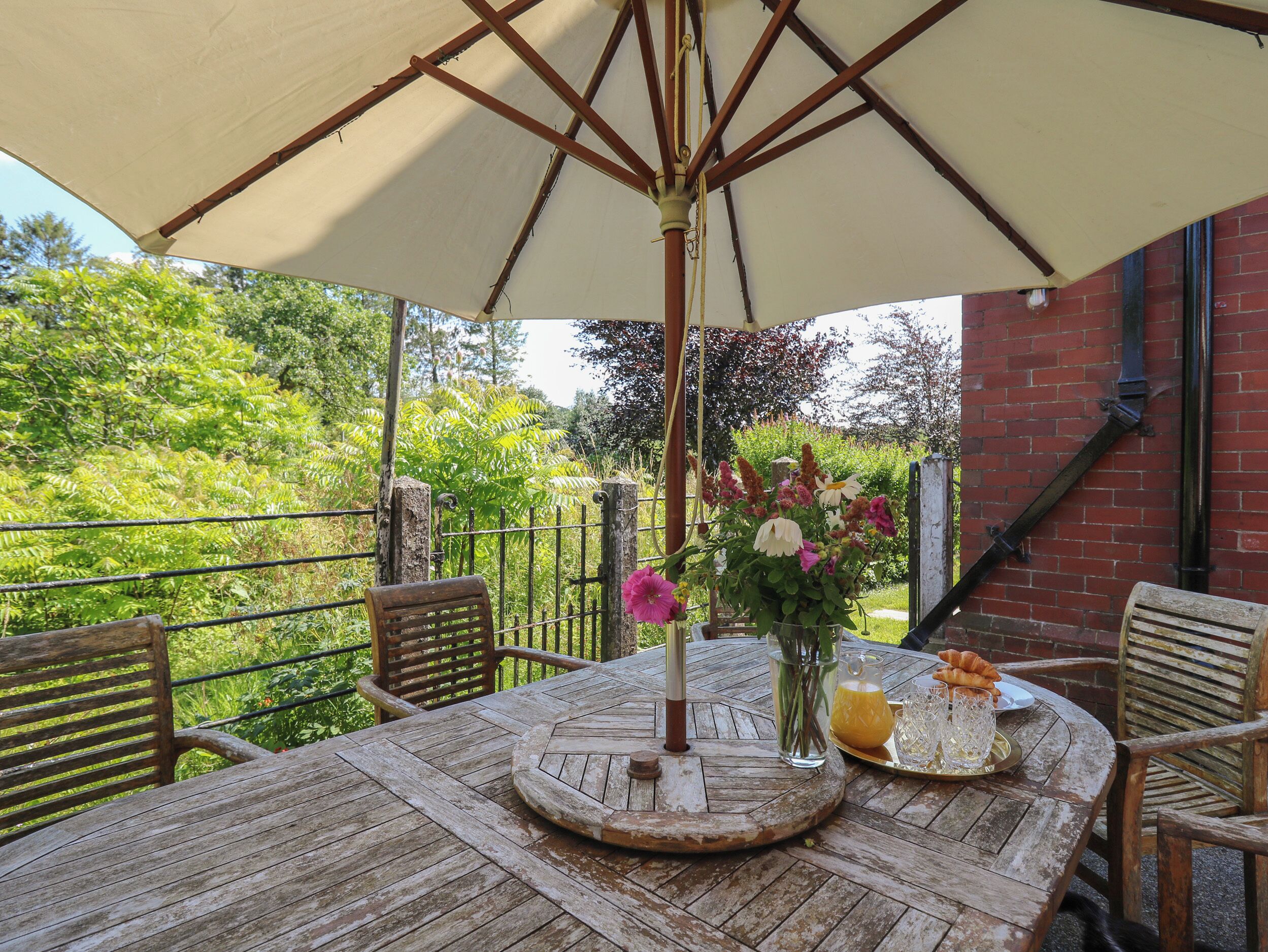 Cottage | Outdoor dining