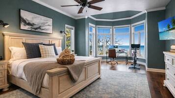 6 makuuhuonetta, työpöytä, silitysrauta/-lauta, vauvan matkasänky