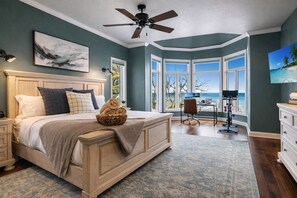 6 Schlafzimmer, Schreibtisch, Bügeleisen/Bügelbrett, Reisekinderbett