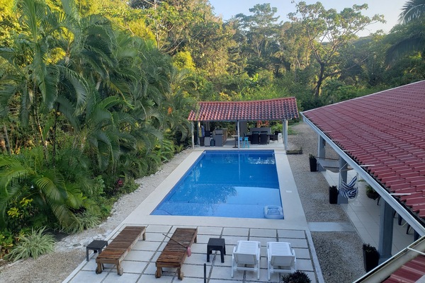 pool,outdoor kitchen, courtyard