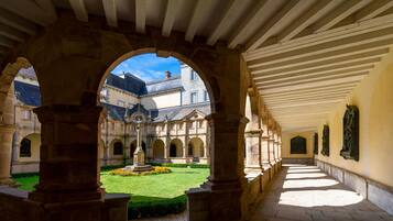 Enceinte de lâhĂ©bergement