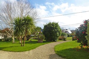 Property grounds - Stone House Pleumeur-Bodou near Pink Beaches (Pleumeur-Bodou)
