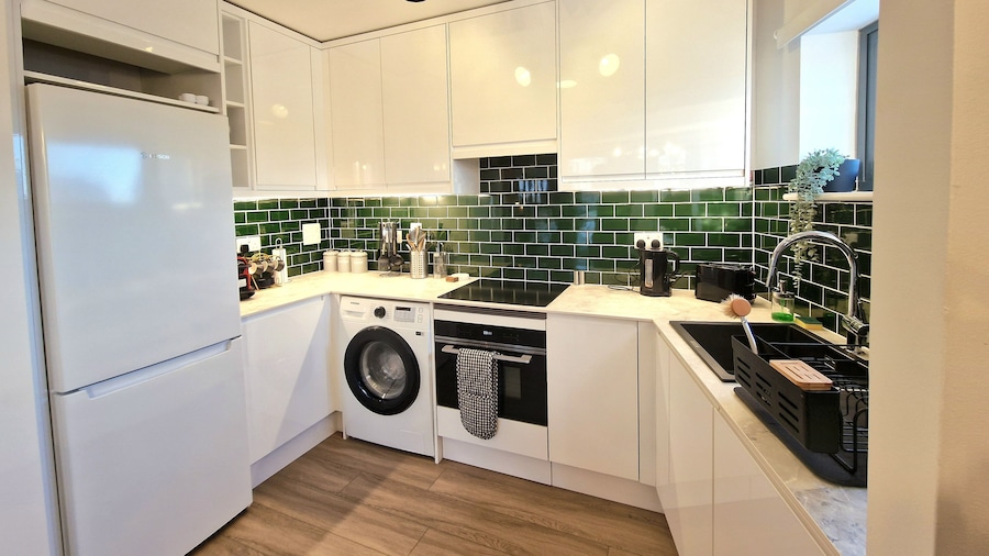 Luxury Station Apartment by Paymán Club