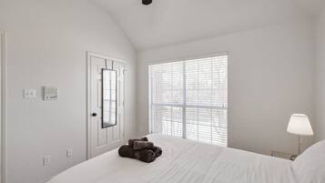 5 bedrooms, desk, iron/ironing board, WiFi