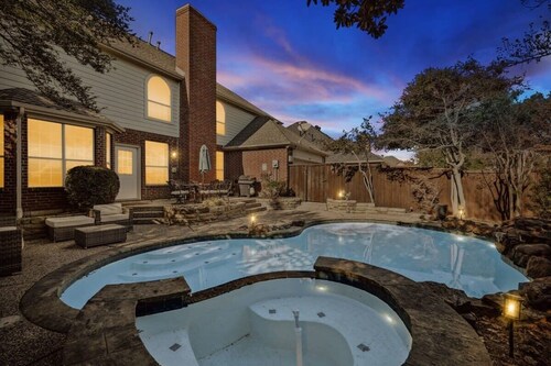 Dream Vacay in Central Plano - Pool & Grill