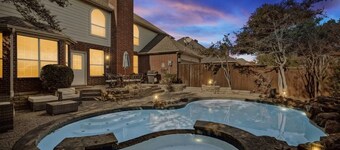 Dream Vacay in Central Plano - Pool & Grill