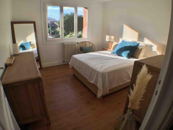 1 bedroom, iron/ironing board, travel crib, WiFi