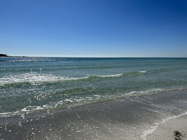 Sun loungers, beach towels - Longboat Key beach house - 5 min walk to the beaches and top local restaurants (Longboat Key)
