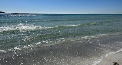 Longboat Key beach house - 5 min walk to the beaches and top local restaurants