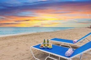 Una spiaggia nelle vicinanze