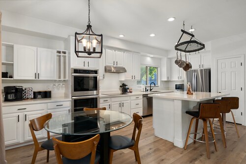The Cardinal | Ultimate Group Retreat in Glendale