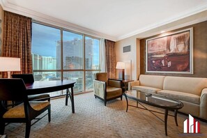 تلفزيون بشاشة مسطحة، مكتب