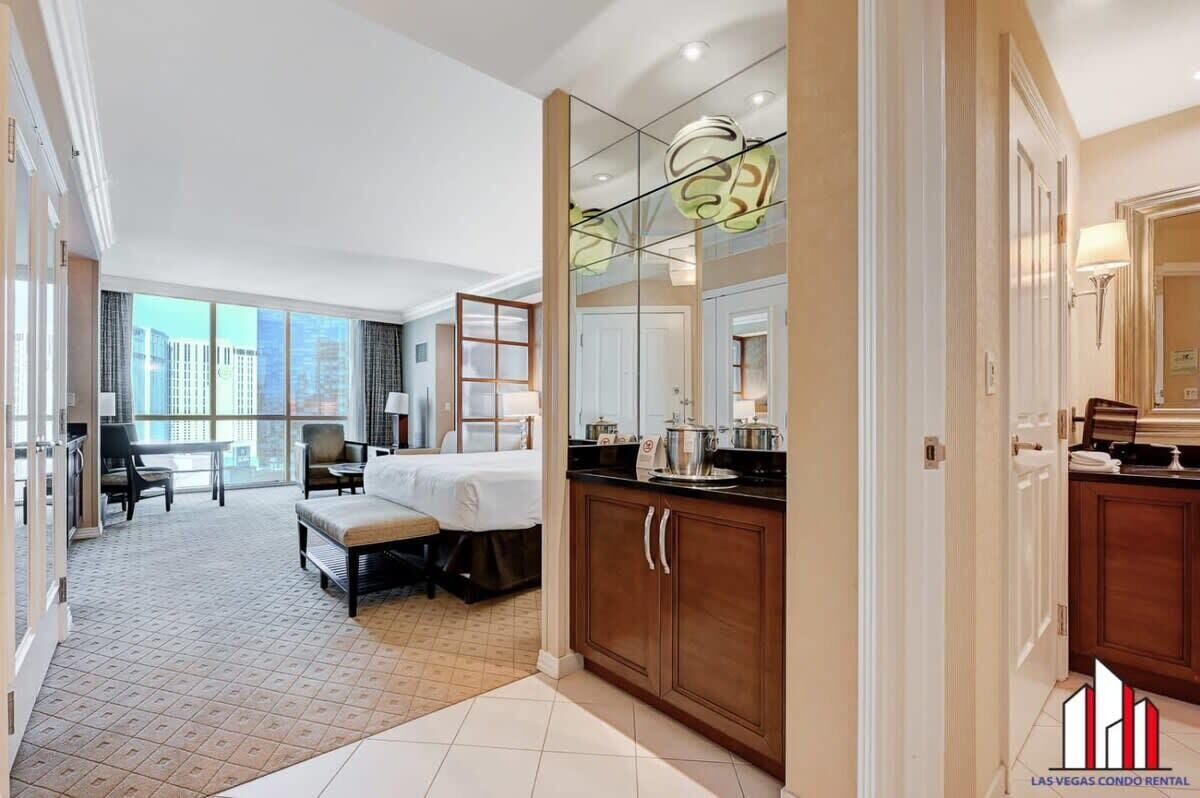 Caja de seguridad en la habitación y escritorio 