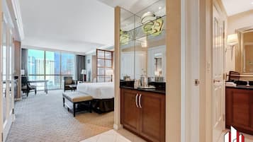 Caja de seguridad en la habitación y escritorio