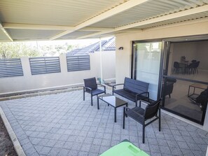 تناول الطعام بالخارج