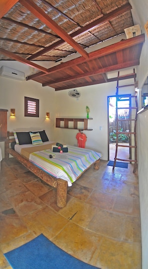 4 bedrooms, in-room safe, desk, free WiFi